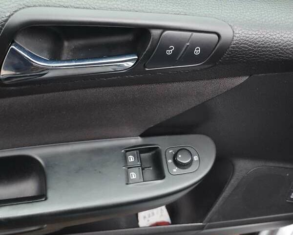 Серый Фольксваген Пассат, объемом двигателя 1.6 л и пробегом 243 тыс. км за 7800 $, фото 91 на Automoto.ua