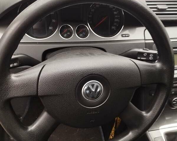 Серый Фольксваген Пассат, объемом двигателя 1.6 л и пробегом 243 тыс. км за 7800 $, фото 35 на Automoto.ua