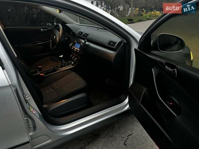 Серый Фольксваген Пассат, объемом двигателя 1.6 л и пробегом 227 тыс. км за 5200 $, фото 11 на Automoto.ua