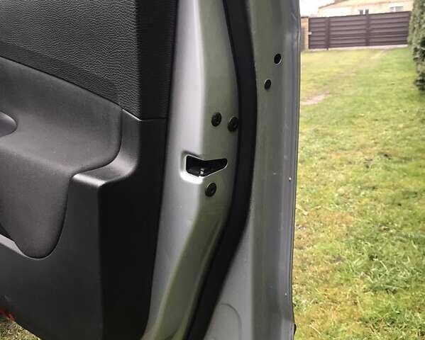 Серый Фольксваген Пассат, объемом двигателя 1.97 л и пробегом 266 тыс. км за 6500 $, фото 37 на Automoto.ua