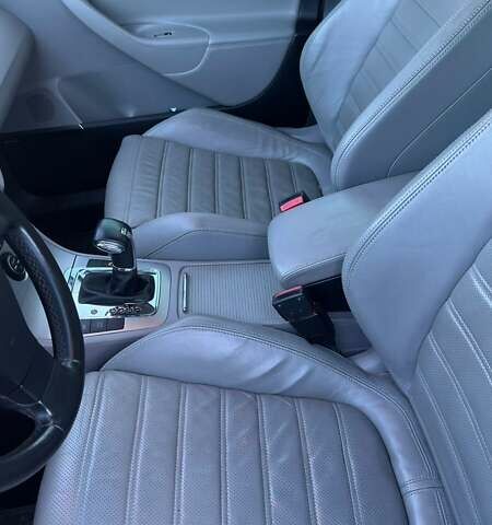 Серый Фольксваген Пассат, объемом двигателя 2 л и пробегом 204 тыс. км за 8500 $, фото 53 на Automoto.ua