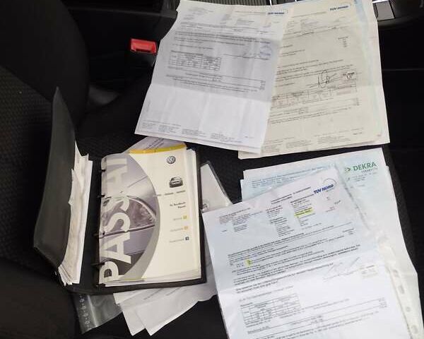 Серый Фольксваген Пассат, объемом двигателя 1.6 л и пробегом 243 тыс. км за 7800 $, фото 105 на Automoto.ua