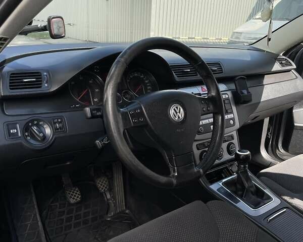 Серый Фольксваген Пассат, объемом двигателя 1.97 л и пробегом 320 тыс. км за 6000 $, фото 26 на Automoto.ua