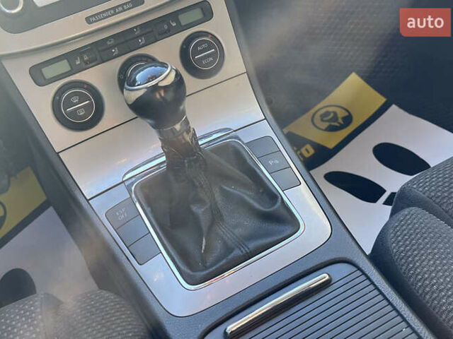 Сірий Фольксваген Пассат, об'ємом двигуна 1.97 л та пробігом 260 тис. км за 5999 $, фото 12 на Automoto.ua