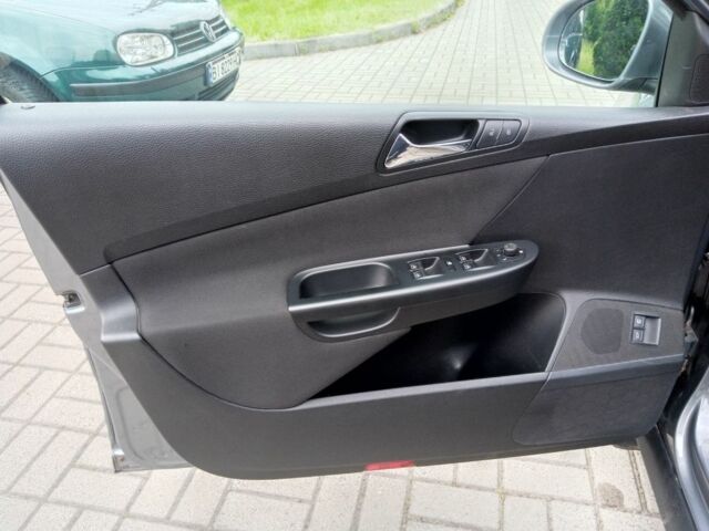 Сірий Фольксваген Пассат, об'ємом двигуна 2 л та пробігом 208 тис. км за 4900 $, фото 6 на Automoto.ua