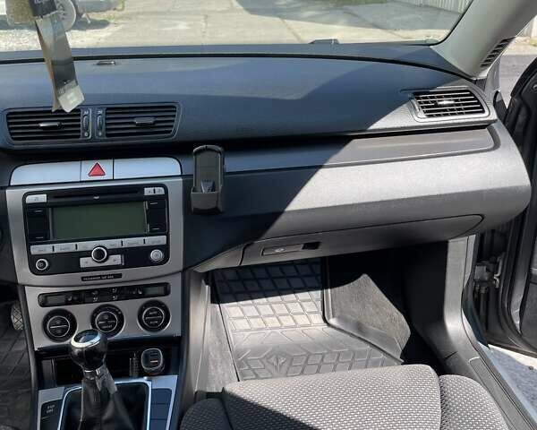 Серый Фольксваген Пассат, объемом двигателя 1.97 л и пробегом 320 тыс. км за 6000 $, фото 22 на Automoto.ua