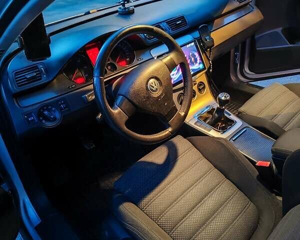 Сірий Фольксваген Пассат, об'ємом двигуна 1.97 л та пробігом 303 тис. км за 7000 $, фото 3 на Automoto.ua
