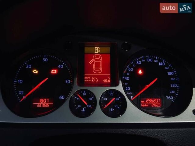 Серый Фольксваген Пассат, объемом двигателя 1.97 л и пробегом 295 тыс. км за 7999 $, фото 16 на Automoto.ua