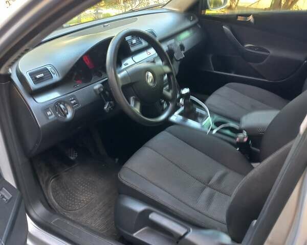 Фольксваген Пассат 2007 у Києві на Automoto.ua Сірий Фольксваген Пассат, об'ємом двигуна 1.97 л та пробігом 230 тис. км за 5800 $, фото 1 на Automoto.ua