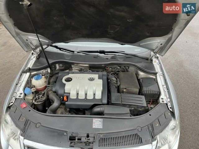 Серый Фольксваген Пассат, объемом двигателя 1.97 л и пробегом 285 тыс. км за 5800 $, фото 27 на Automoto.ua