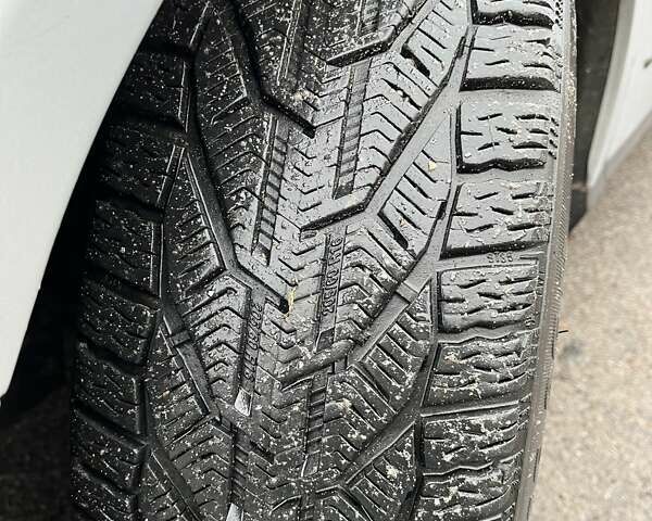 Серый Фольксваген Пассат, объемом двигателя 1.97 л и пробегом 285 тыс. км за 5800 $, фото 18 на Automoto.ua