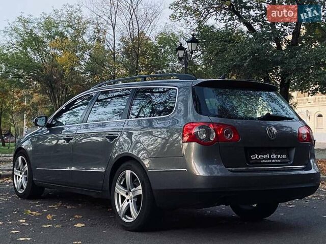 Серый Фольксваген Пассат, объемом двигателя 1.97 л и пробегом 295 тыс. км за 7999 $, фото 5 на Automoto.ua