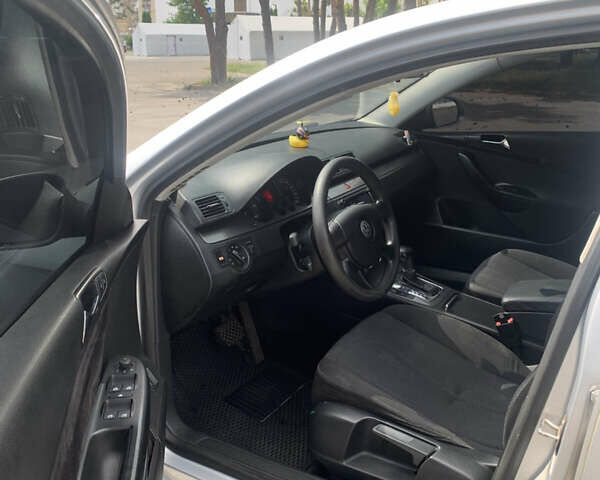 Серый Фольксваген Пассат, объемом двигателя 1.97 л и пробегом 325 тыс. км за 5600 $, фото 4 на Automoto.ua