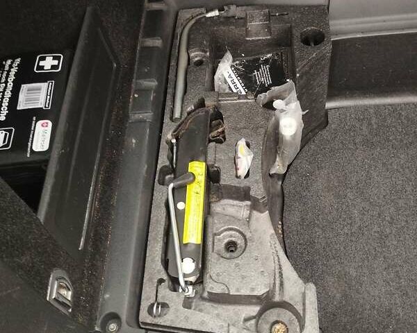 Серый Фольксваген Пассат, объемом двигателя 1.6 л и пробегом 243 тыс. км за 7800 $, фото 61 на Automoto.ua