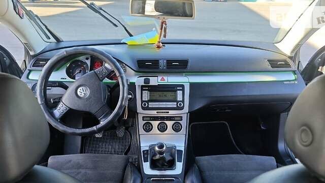 Серый Фольксваген Пассат, объемом двигателя 1.97 л и пробегом 234 тыс. км за 6800 $, фото 15 на Automoto.ua