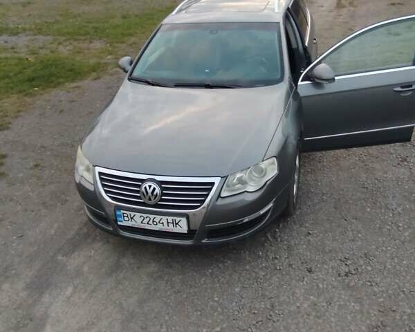 Серый Фольксваген Пассат, объемом двигателя 1.97 л и пробегом 345 тыс. км за 6500 $, фото 3 на Automoto.ua