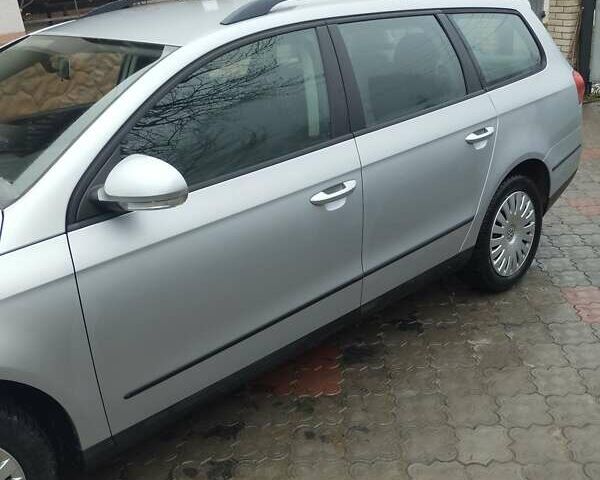 Серый Фольксваген Пассат, объемом двигателя 1.6 л и пробегом 243 тыс. км за 7800 $, фото 5 на Automoto.ua