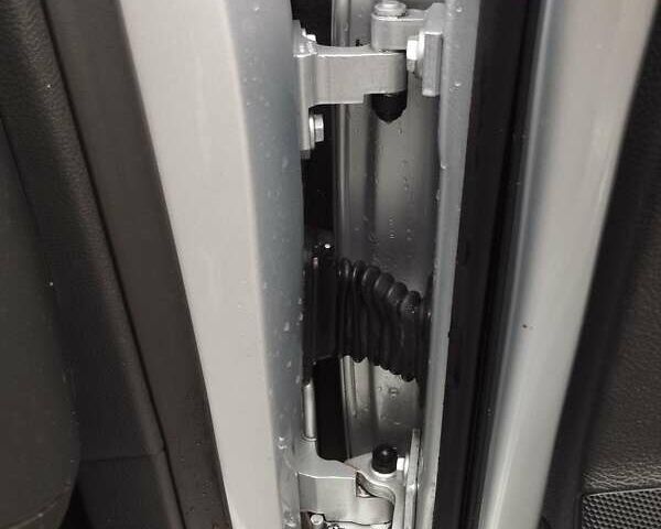 Серый Фольксваген Пассат, объемом двигателя 1.6 л и пробегом 243 тыс. км за 7800 $, фото 72 на Automoto.ua