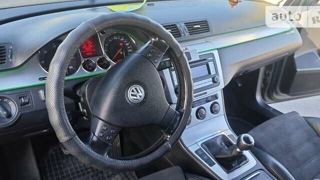 Серый Фольксваген Пассат, объемом двигателя 1.97 л и пробегом 234 тыс. км за 6800 $, фото 11 на Automoto.ua