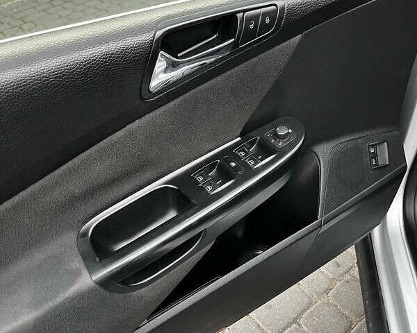 Серый Фольксваген Пассат, объемом двигателя 1.97 л и пробегом 215 тыс. км за 4700 $, фото 12 на Automoto.ua