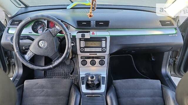 Серый Фольксваген Пассат, объемом двигателя 1.97 л и пробегом 234 тыс. км за 6800 $, фото 5 на Automoto.ua