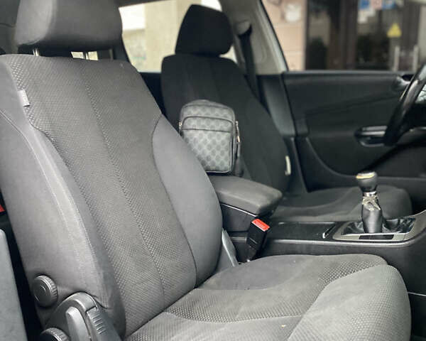 Сірий Фольксваген Пассат, об'ємом двигуна 2 л та пробігом 247 тис. км за 4599 $, фото 38 на Automoto.ua