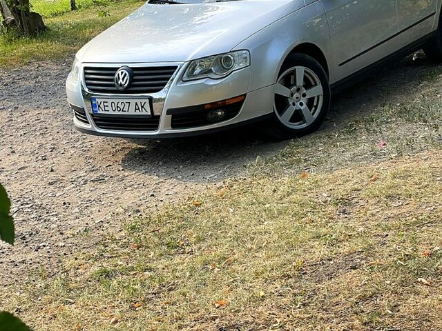 Сірий Фольксваген Пассат, об'ємом двигуна 1.6 л та пробігом 245 тис. км за 6500 $, фото 1 на Automoto.ua