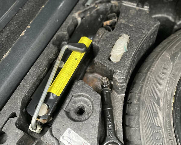 Сірий Фольксваген Пассат, об'ємом двигуна 2 л та пробігом 247 тис. км за 4599 $, фото 52 на Automoto.ua