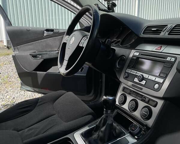 Серый Фольксваген Пассат, объемом двигателя 1.97 л и пробегом 320 тыс. км за 6000 $, фото 29 на Automoto.ua