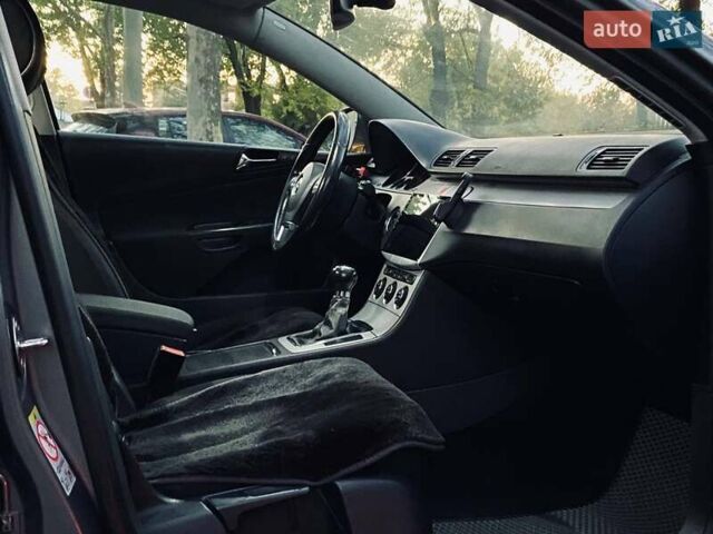 Серый Фольксваген Пассат, объемом двигателя 1.97 л и пробегом 295 тыс. км за 7999 $, фото 31 на Automoto.ua