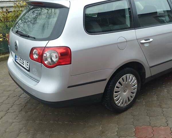 Серый Фольксваген Пассат, объемом двигателя 1.6 л и пробегом 243 тыс. км за 7800 $, фото 2 на Automoto.ua