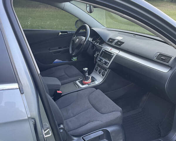 Серый Фольксваген Пассат, объемом двигателя 1.97 л и пробегом 382 тыс. км за 6399 $, фото 15 на Automoto.ua