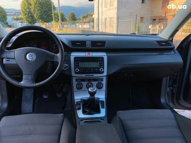 Серый Фольксваген Пассат, объемом двигателя 2 л и пробегом 261 тыс. км за 1500 $, фото 6 на Automoto.ua
