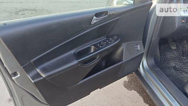 Серый Фольксваген Пассат, объемом двигателя 1.97 л и пробегом 234 тыс. км за 6800 $, фото 17 на Automoto.ua