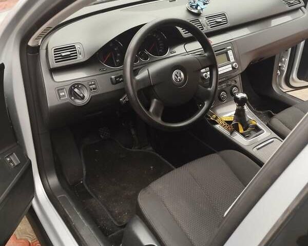 Серый Фольксваген Пассат, объемом двигателя 1.6 л и пробегом 243 тыс. км за 7800 $, фото 95 на Automoto.ua