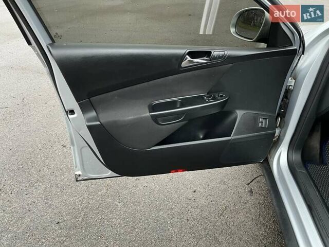 Серый Фольксваген Пассат, объемом двигателя 1.97 л и пробегом 285 тыс. км за 5800 $, фото 21 на Automoto.ua