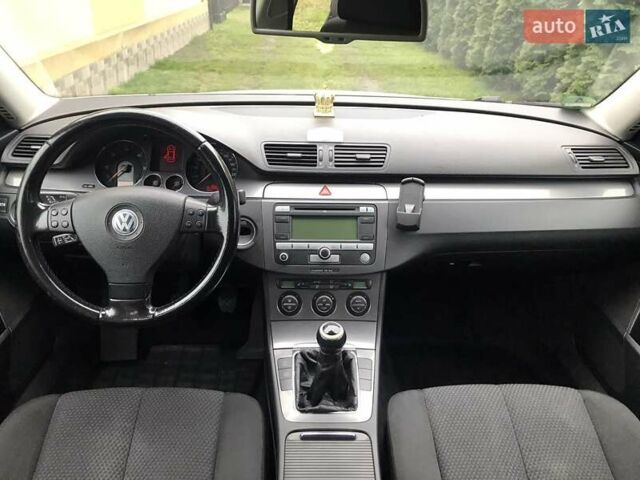 Серый Фольксваген Пассат, объемом двигателя 1.97 л и пробегом 266 тыс. км за 6500 $, фото 52 на Automoto.ua