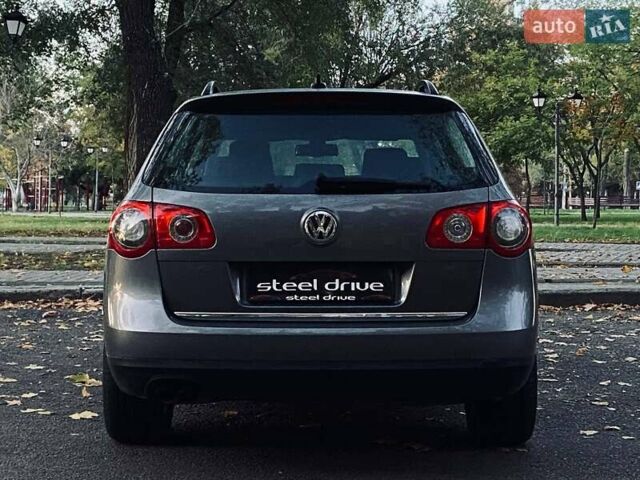 Серый Фольксваген Пассат, объемом двигателя 1.97 л и пробегом 295 тыс. км за 7999 $, фото 8 на Automoto.ua