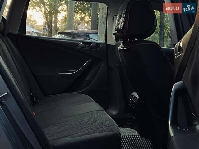 Серый Фольксваген Пассат, объемом двигателя 1.97 л и пробегом 295 тыс. км за 7999 $, фото 30 на Automoto.ua