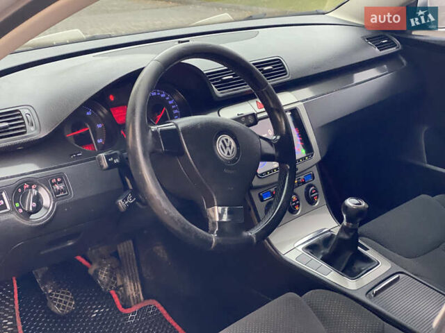 Сірий Фольксваген Пассат, об'ємом двигуна 2 л та пробігом 247 тис. км за 4599 $, фото 37 на Automoto.ua