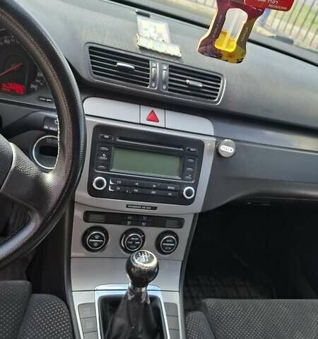 Серый Фольксваген Пассат, объемом двигателя 1.9 л и пробегом 406 тыс. км за 6500 $, фото 3 на Automoto.ua