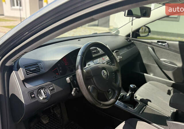 Сірий Фольксваген Пассат, об'ємом двигуна 1.6 л та пробігом 253 тис. км за 6300 $, фото 11 на Automoto.ua