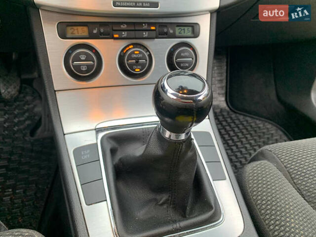 Серый Фольксваген Пассат, объемом двигателя 1.6 л и пробегом 230 тыс. км за 7000 $, фото 19 на Automoto.ua