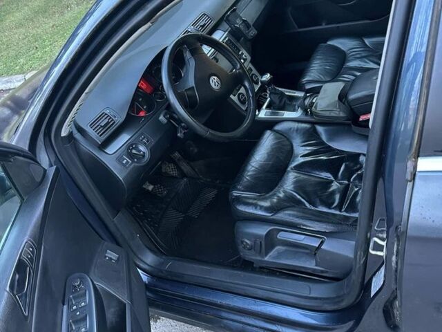 Серый Фольксваген Пассат, объемом двигателя 1.9 л и пробегом 380 тыс. км за 2550 $, фото 4 на Automoto.ua