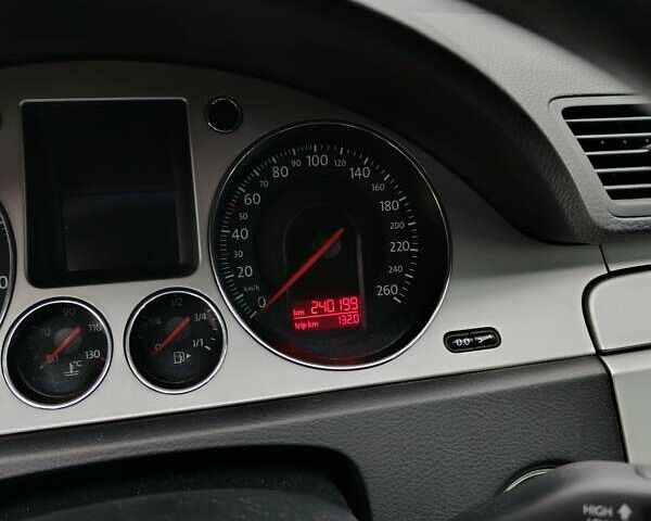 Серый Фольксваген Пассат, объемом двигателя 1.8 л и пробегом 240 тыс. км за 6750 $, фото 7 на Automoto.ua