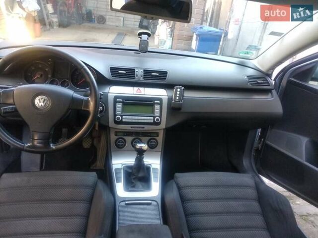 Серый Фольксваген Пассат, объемом двигателя 1.97 л и пробегом 440 тыс. км за 6000 $, фото 1 на Automoto.ua