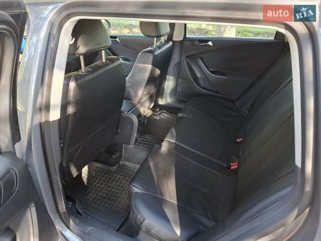 Серый Фольксваген Пассат, объемом двигателя 1.6 л и пробегом 156 тыс. км за 7800 $, фото 1 на Automoto.ua