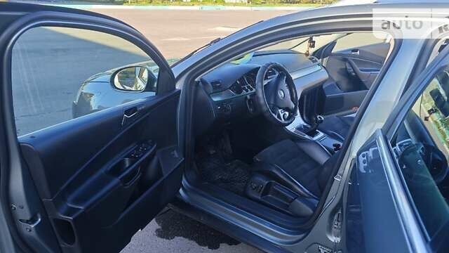 Серый Фольксваген Пассат, объемом двигателя 1.97 л и пробегом 234 тыс. км за 6800 $, фото 18 на Automoto.ua