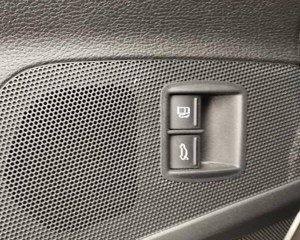 Серый Фольксваген Пассат, объемом двигателя 1.6 л и пробегом 243 тыс. км за 7800 $, фото 41 на Automoto.ua