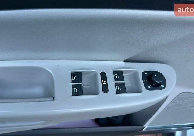 Серый Фольксваген Пассат, объемом двигателя 2 л и пробегом 204 тыс. км за 8500 $, фото 11 на Automoto.ua